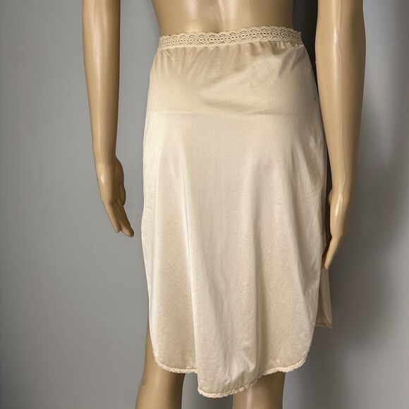 Vintage Lorraine Half Slip Size Small Beige High Slits Lace Nylon Stretch Lace - Picture 5 of 10